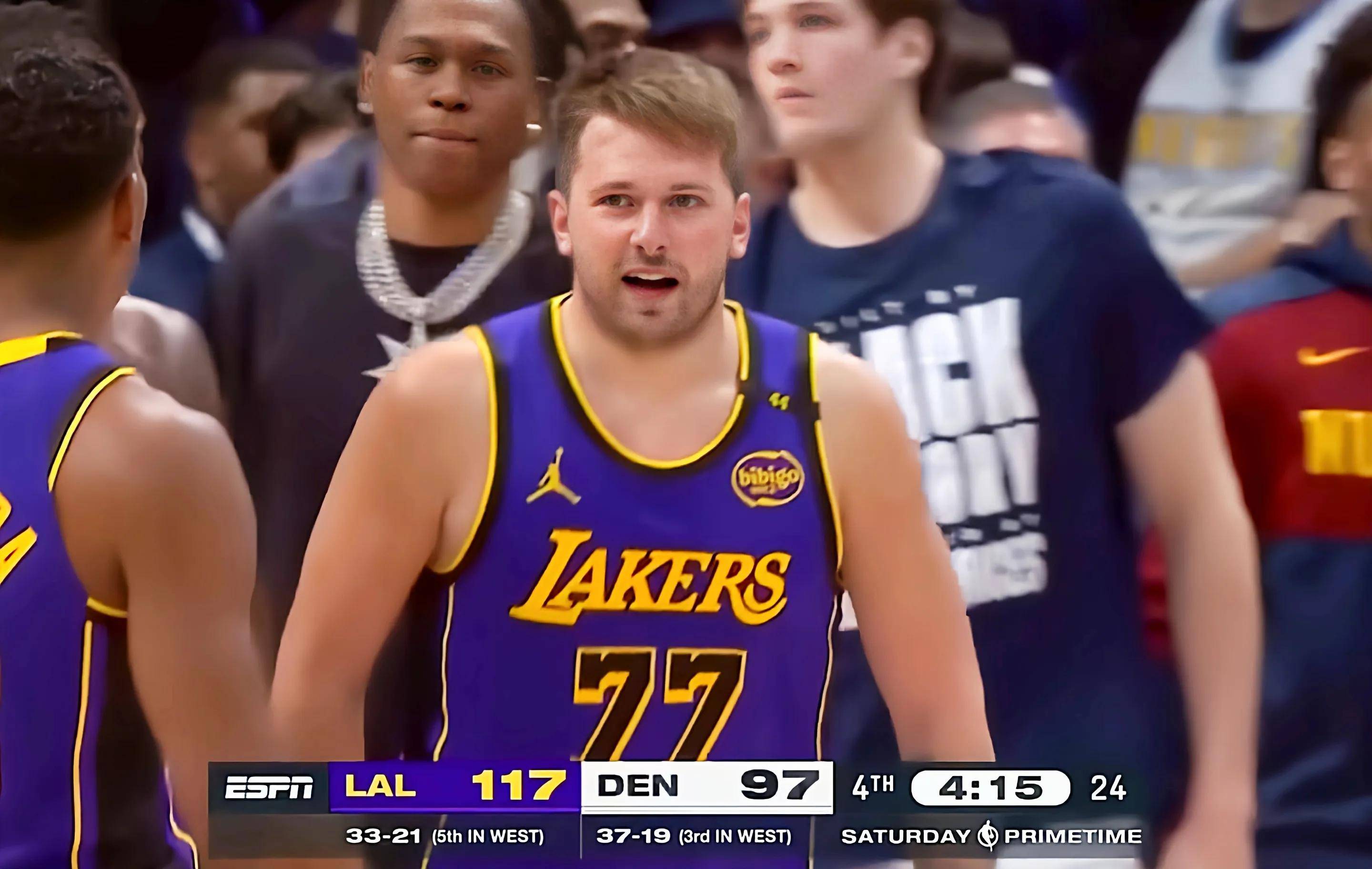 开云在线开户-东契奇官方宣布出色防守新规，加拿大队引发争议！观众掌声雷动-开云在线开户