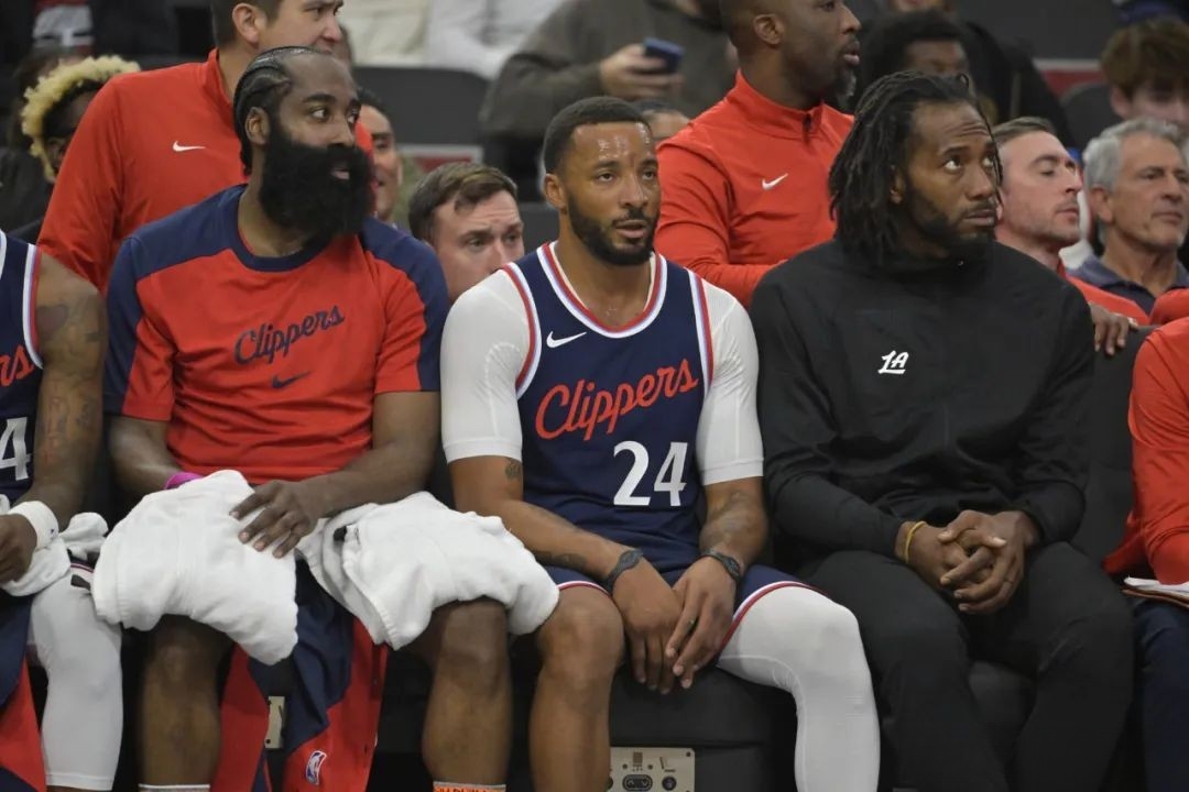 开云体育-哈登在加拿大队比赛中重返赛场，爆冷引发热议！全场沸腾不已-开云体育