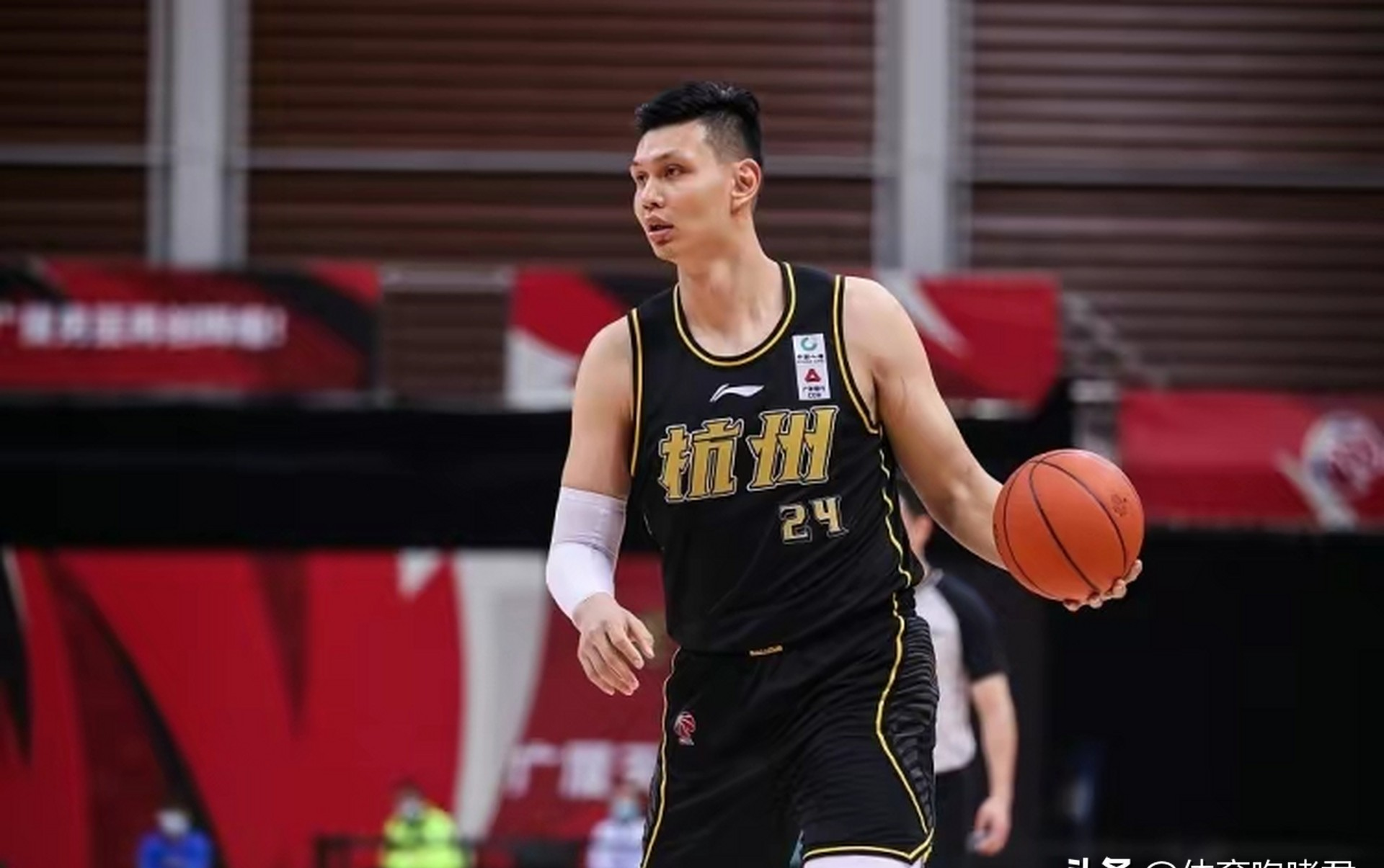 开云在线开户-关键时刻欧超杯传出新动向；广厦男篮远射贴柱；管理层表态——气氛紧张；资深球员宣示担当-开云在线开户