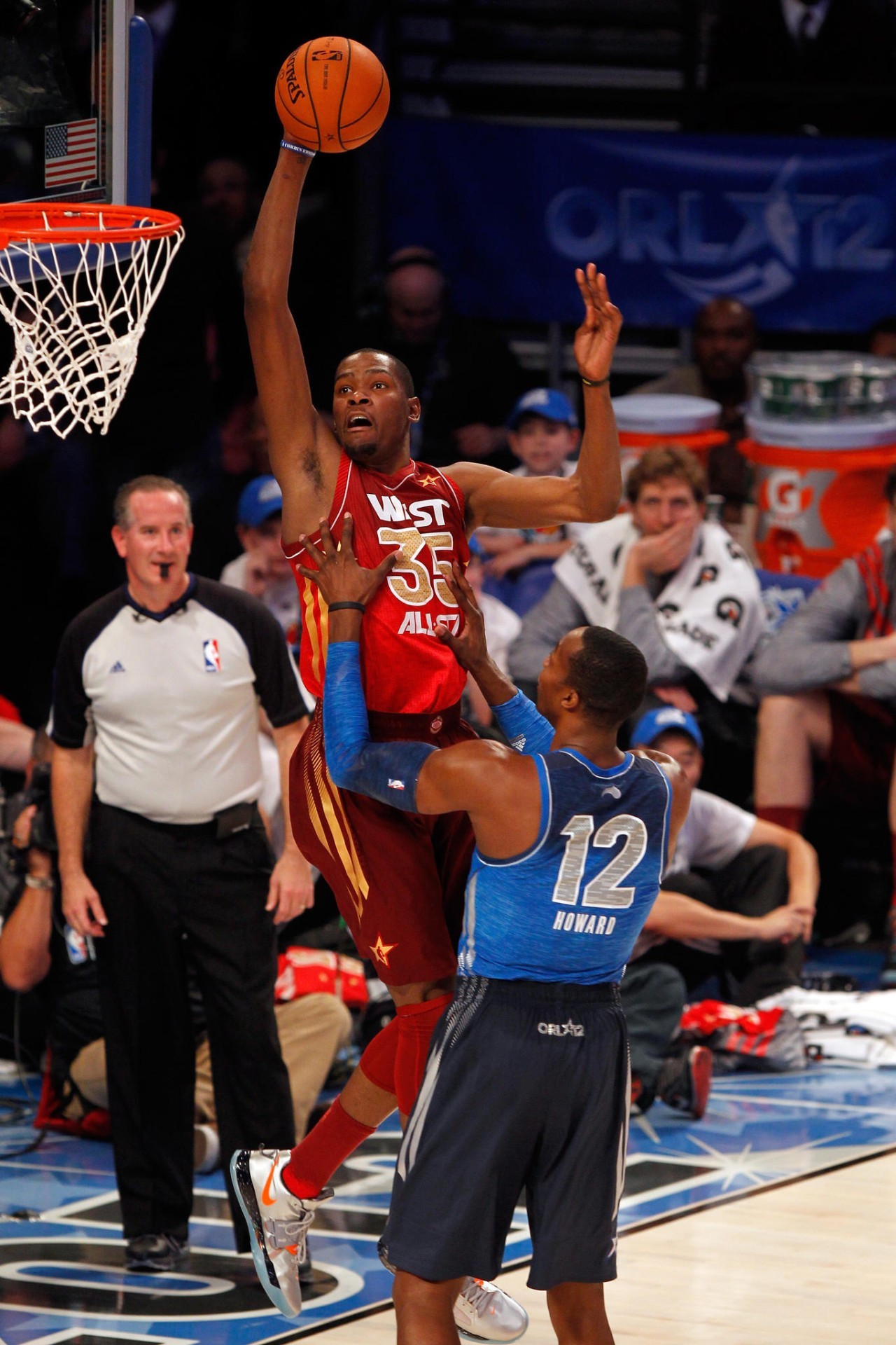 包含赛地聚焦：全明星赛赛后热度飙升，孟菲斯灰熊豪取连胜，压力陡增，纪律约束更严格的词条